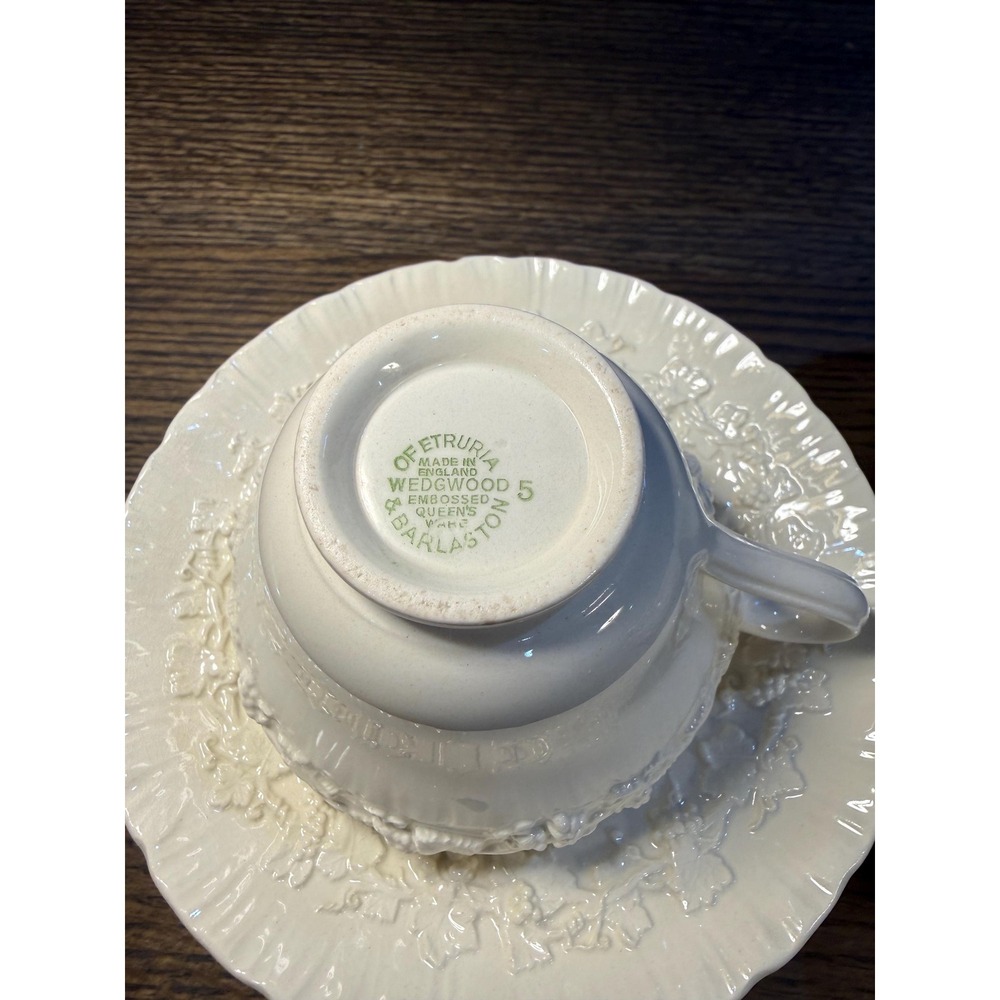 Vintage Wedgwood Embossed‎ Queens Ware Creamware Cups and Saucers, Set of 4 - Picture 15 of 16